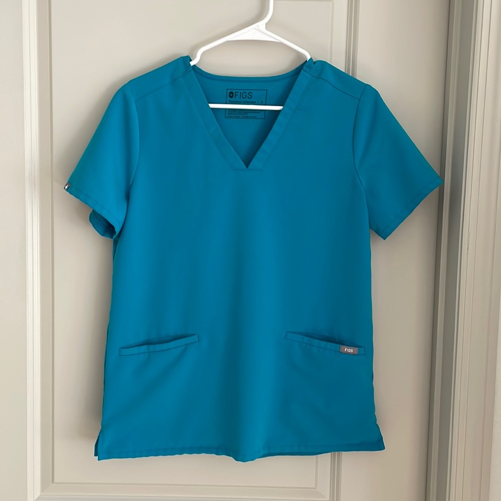 Figs Casma 3-Pocket Scrub Top. Teal. Small. Only worn 2x. Excellent Condition